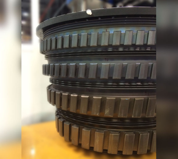 Manual shot peening of a spool | SONATS